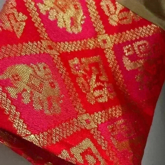 Kurti/Anarkali with beautiful gold metallic threads - Picture 6 of 8